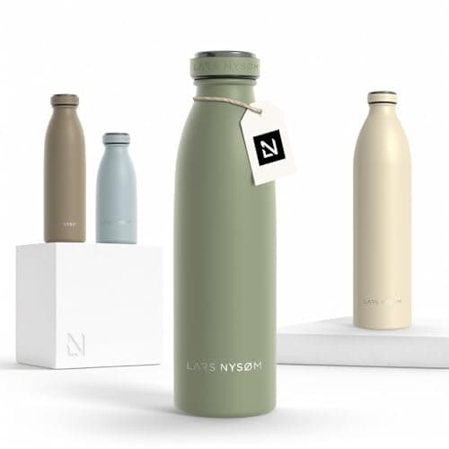 LARS NYSØM Botella de Acero Inoxidable | Botella aislada 0,5l | Cantimplora de 0,5 litros a prueba de fugas para deportes, bicicleta, perro (Sage Green, 500ml)