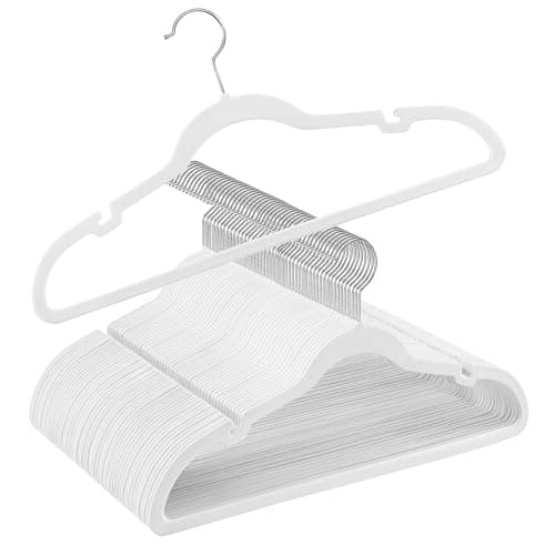 SONGMICS Perchas de Terciopelo, Juego de 50 Piezas, Antideslizantes, Ranuras para Hombros, Barra para Pantalones, Gancho Giratorio 360°, 0,6 cm de Grosor, 43 cm Largo, Blanco Clásico CRF029W05