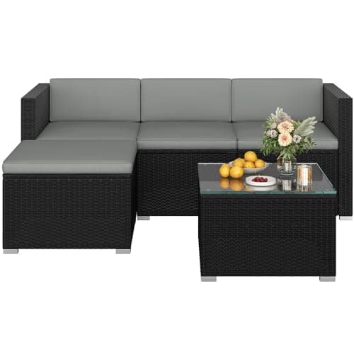 Yaheetech Conjunto de Muebles Ratán de Jardín 5 Piezas con Cojines, 3 Plazas Sofá 1 Taburete y 1 Mesa de Café de Cristal Gris Claro