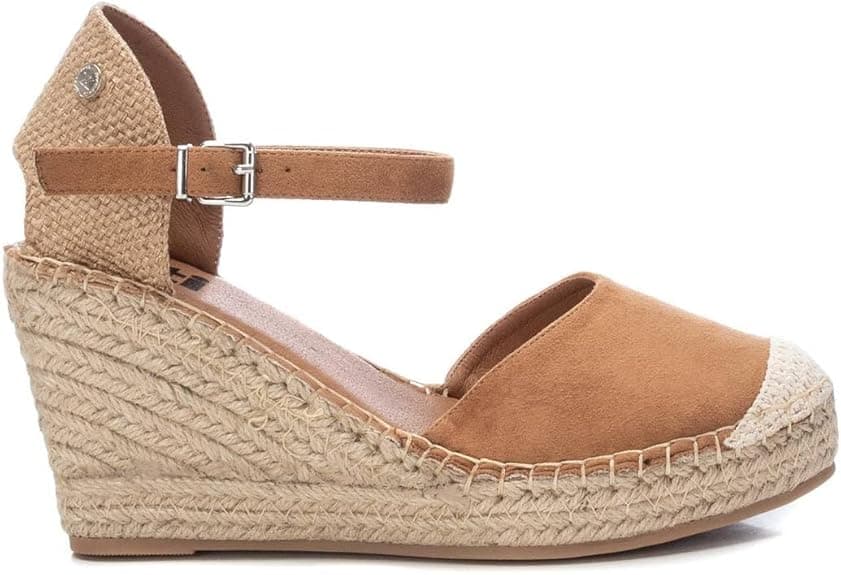 XTI - Sandalias con Cuña Mujer Camel - Calzado Cómodo y Versátil - Moda casual - Modelo 14238201 (Talla 39)